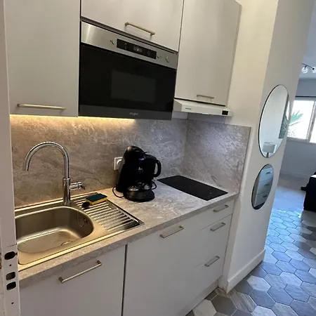 Apartment Climatise, Proche De La