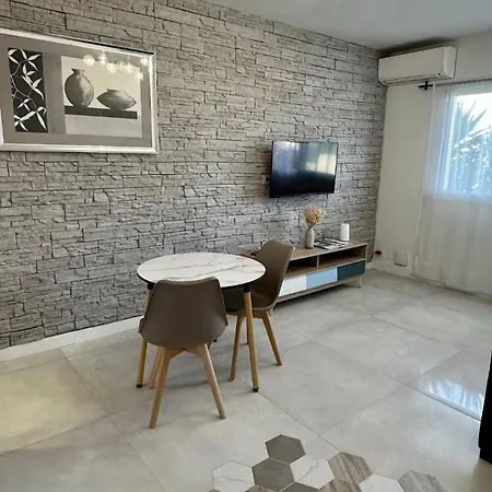 Apartment Climatise, Proche De La